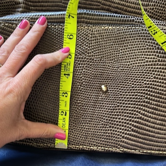 Dooney & Bourke Large Barlow Bag - Picture 9 of 10